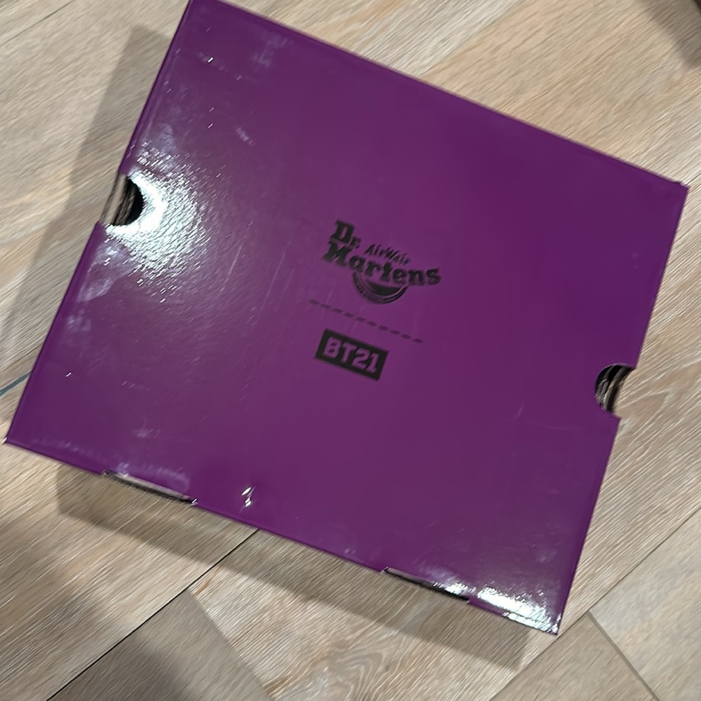 Dr Martens 2976 BT21 Leather Chelsea Boots - Picture 8 of 8